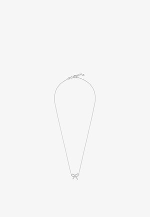 Delicata collana con catena in argento, con un piccolo ciondolo a forma di fiocco tempestato di diamanti e chiusura regolabile.