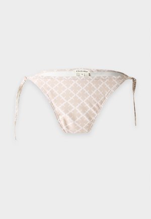 Lysebeige bikinitrusser med hvidt geometrisk mønster og sideremme, mærket small af Malene Birger.