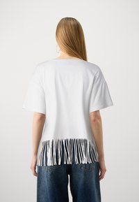 Noisy May NMKEYLA FRINGE ONECK - Marškinėliai su spaudiniu - bright white