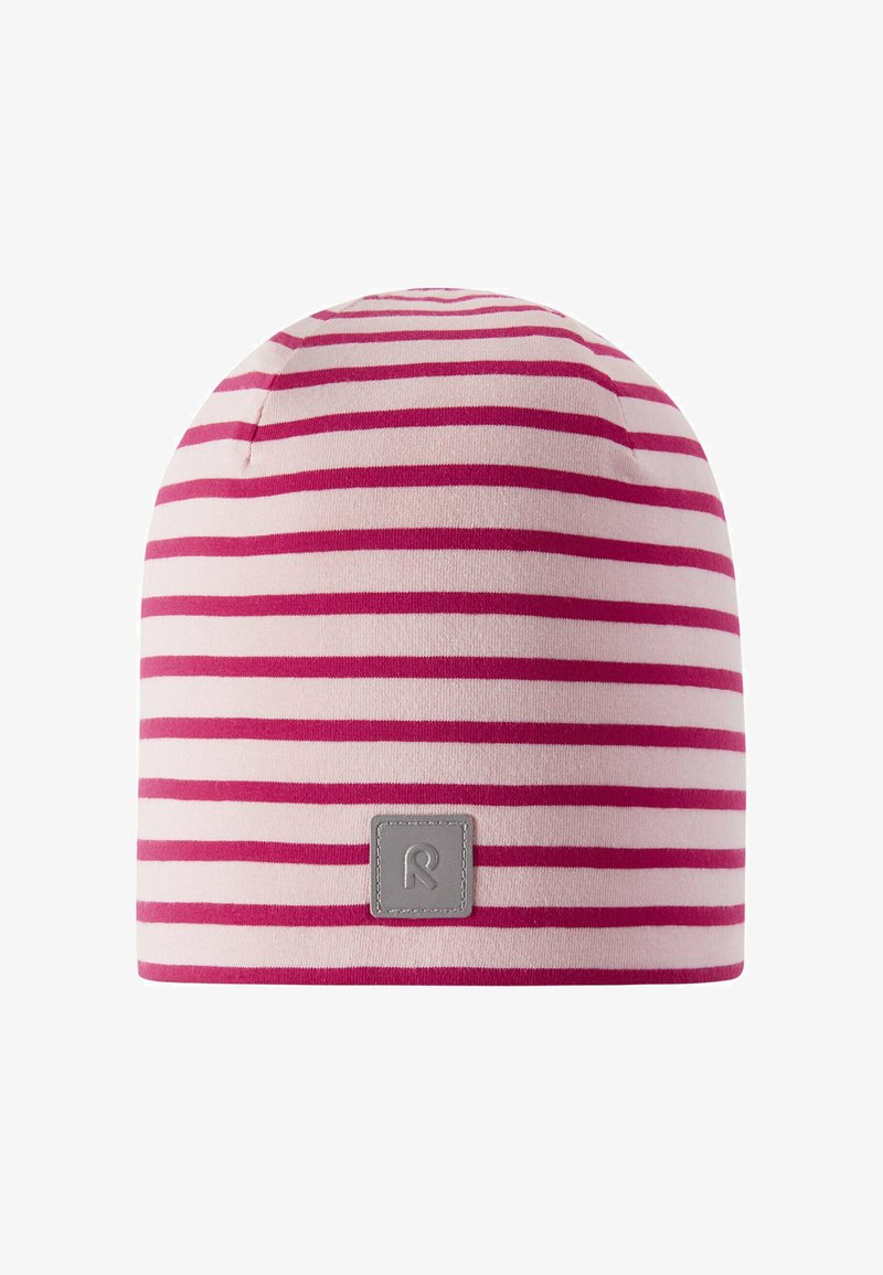 Pasiasta dzianinowa czapka w jasnoróżowym i ciemnoróżowym kolorze. Charakteryzuje się teksturowanym wykończeniem oraz szarym naszywką z logo z boku.
