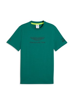Zielony t-shirt z krótkim rękawem i okrągłym dekoltem, z logo skrzydeł Aston Martin i napisem "Formula One Team" na środku przodu. Logo Puma na rękawie.