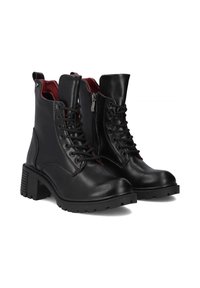 Czarne skórzane botki za kostkę z grubym obcasem, z przodu sznurowane, z bocznym zamkiem błyskawicznym i czerwonym wnętrzem. Teksturowana gumowa podeszwa.