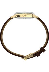 Hnědý kožený řemínek hodinek se zlatě tónovaným pouzdrem z nerezové oceli, průhledným sklem a detailním šitím; obsahuje zapínání s elegantním designem.
