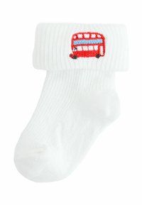 Biała skarpetka niemowlęca z mankietem, z małym haftowanym czerwonym piętrowym autobusem z niebieskimi oknami w górnej części.