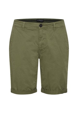 Olivgrüne Baumwollshorts mit einem einzigen Knopfverschluss, umgeschlagenen Säumen und Seitentaschen. Das Etikett am Bund trägt die Aufschrift "11 PROJECT."