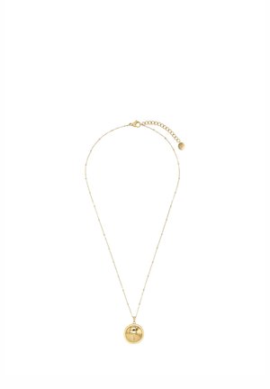 Delicata collana con catena d'oro con piccole perle e un ciondolo rotondo in oro lucido con un motivo delicato al centro.