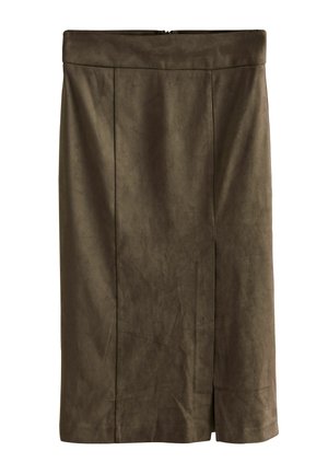 Gonna a matita in suede marrone con vita alta, caratterizzata da pieghe frontali e uno spacco posteriore, texture liscia e chiusura con zip nascosta.