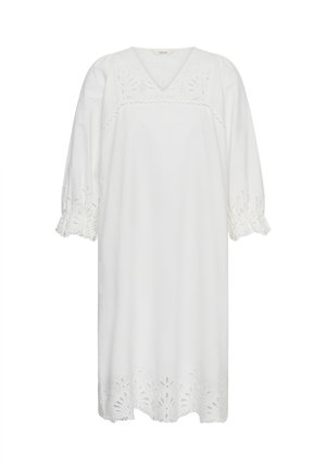 Vestido blanco hasta la rodilla con escote en V, mangas largas abullonadas y detalles de encaje calado en el pecho, puños y dobladillo.