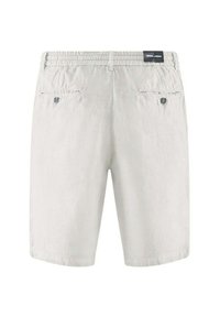 Pantaloni shorts da uomo grigio chiaro realizzati in tessuto morbido, dotati di vita con cordoncino, due tasche posteriori con chiusura a bottone e una texture sottile.