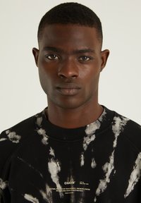 CHASIN' VULCAN - Bluză de molton - black