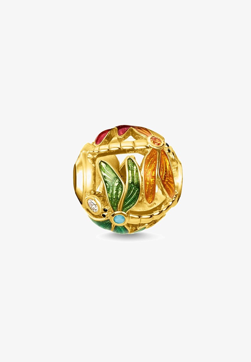 Pendentif en or décoré d'ailes de libellule en émail vert et orange, ainsi que de petites pierres précieuses bleues, blanches et oranges.