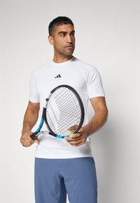 adidas Performance TENNIS PRO SEAMLESS AEROREADY FREELIFT - Camiseta deportiva - white