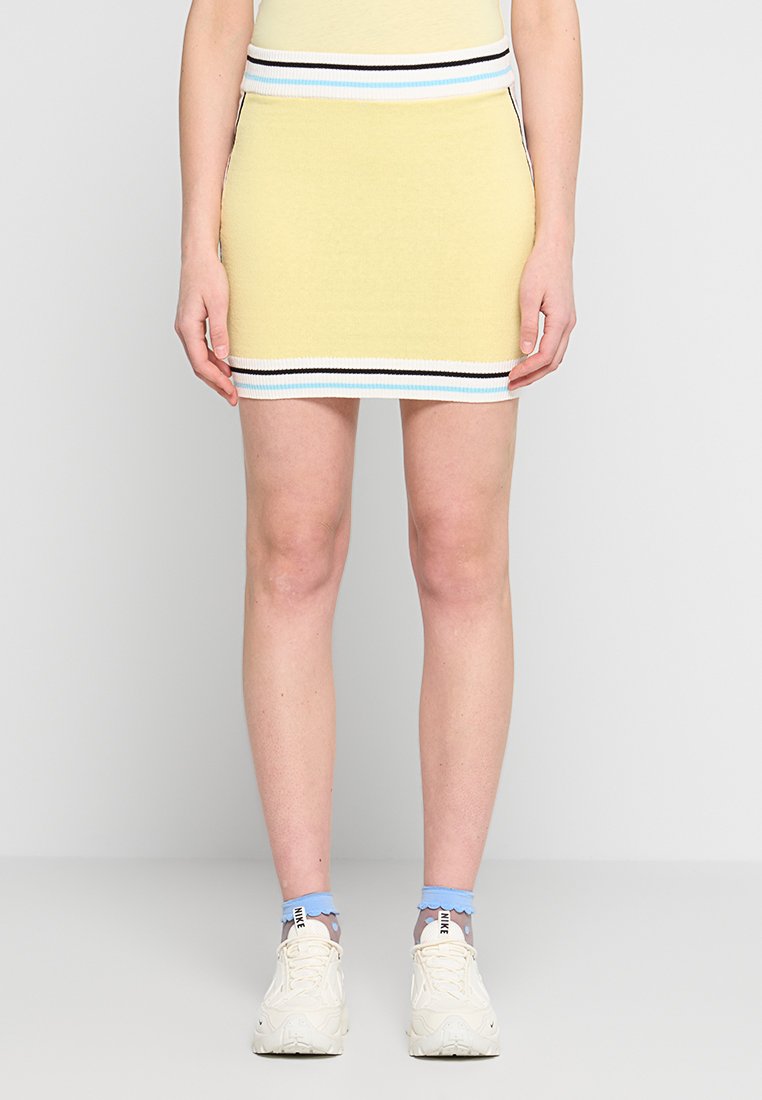 CHIARA FERRAGNI Minirok geel