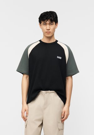 Kaotiko LENNOX UNISEX - Print T-shirt - black