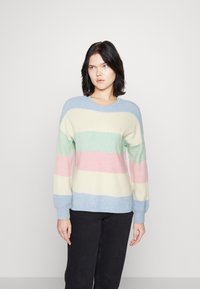 Pull rayé aux couleurs pastel : bleu, vert menthe, rose et crème. Fabriqué en tissu doux avec des manches longues et un col rond.