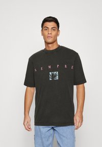 Jack & Jones JOREXOTIC TEE CREW NECK UNISEX  - Camiseta estampada - black