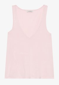 Ροζ αμάνικο τοπ με βαθύ V-decollete, φτιαγμένο από μαλακό ύφασμ�α, με ομαλή υφή και καθαρό στρίφωμα. Ορατή ετικέτα μάρκας.