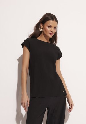- T-shirt basic
