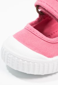 Victoria Shoes TINTADA - Bailarinas con hebilla - frambuesa