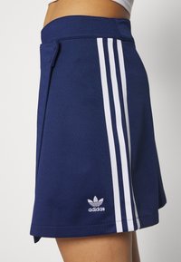 adidas Originals ADICOLOR CLASSICS 3-STRIPES - A-linjainen hame - dark blue/white
