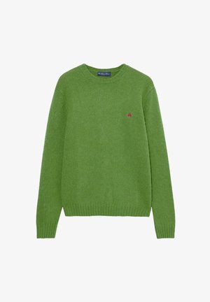 Grüner gestrickter Pullover mit langen Ärmeln, rundem Halsausschnitt, weichem Material und kleinem rosa Logo auf der linken Seite. Gerippter Saum und Bündchen.