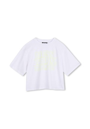 T-shirt blanc court à manches courtes avec col rond et texte jaune clair indiquant New York DKNY à l'avant.