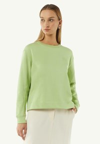 comma casual identity Sweater - kiwigrün