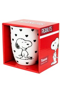 Tazza in porcellana con illustrazioni nere di Snoopy su sfondo bianco, circondata da piccoli cuori neri, conservata in una scatola rossa a tema Peanuts.