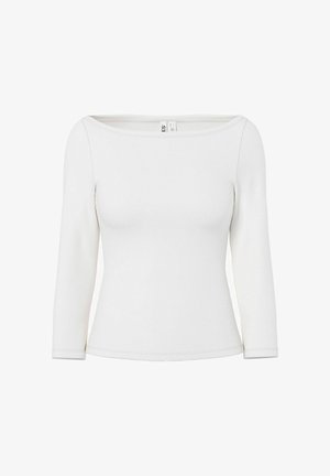 Biała bluzka z długim rękawem, szerokim dekoltem, przylegającym krojem i gładką fakturą. Charakteryzuje się minimalnym przeszyciem i brakiem widocznych elementów metalowych.