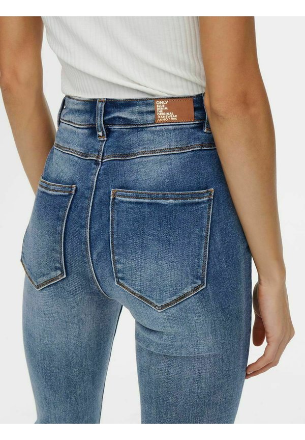 ONLMILA  - Flared Jeans2