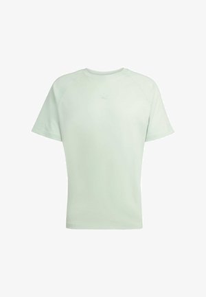 Svijetlo zeleni majica od mekanog materijala, s kratkim raglan rukavima i suptilnim logotipom u sredini prsnog dijela.