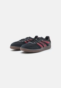 adidas Performance PREDATOR FREESTYLE CNY - Beltéri futballcipő - core black/multicolor/gold metallic