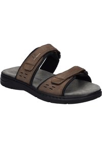 Sandalo in pelle marrone con due cinturini in Velcro regolabili, soletta imbottita e suola in gomma nera. Presenta fori di ventilazione laterali.
