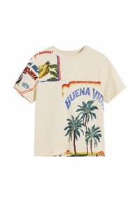 Krämsfärgad t-shirt med kort ärm som har flerfärgade palmtryck och texten "BUENA VIDA", samt en kviltad patch-design på vänster ärm.