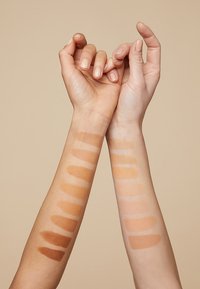 BABOR HYDRA LIQUID FDT 15 TERRA - Foundation - 2 banana