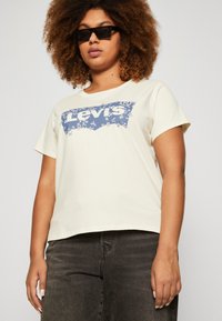 Levi's® Plus PERFECT - Marškinėliai su spaudiniu - egret