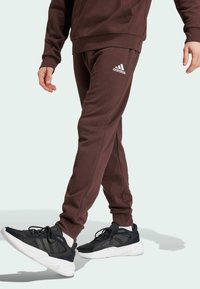 adidas Sportswear FEELCOZY - Pantalones deportivos - shadow brown