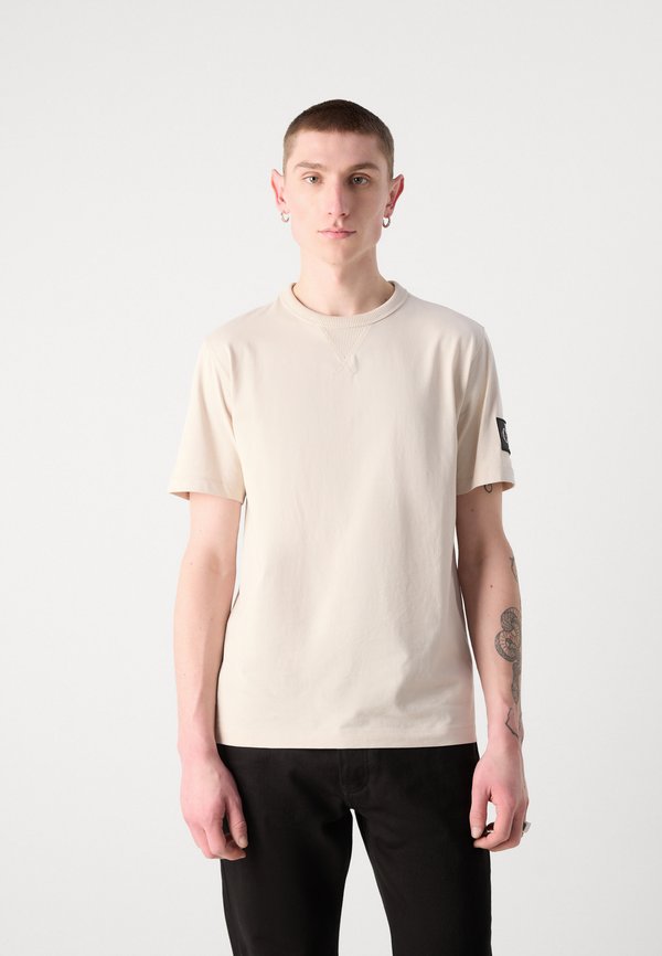 BADGE REGULAR TEE - Basic T-shirt - oatmeal2