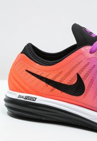 Nike Performance Treenikenkä - berry
