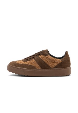 - Sneakersy niskie