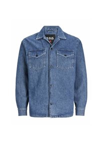 Blauwe spijkerjack met een knoopsluiting aan de voorkant, puntige kraag, twee borstzakken en lange mouwen met knoopmanchetten.