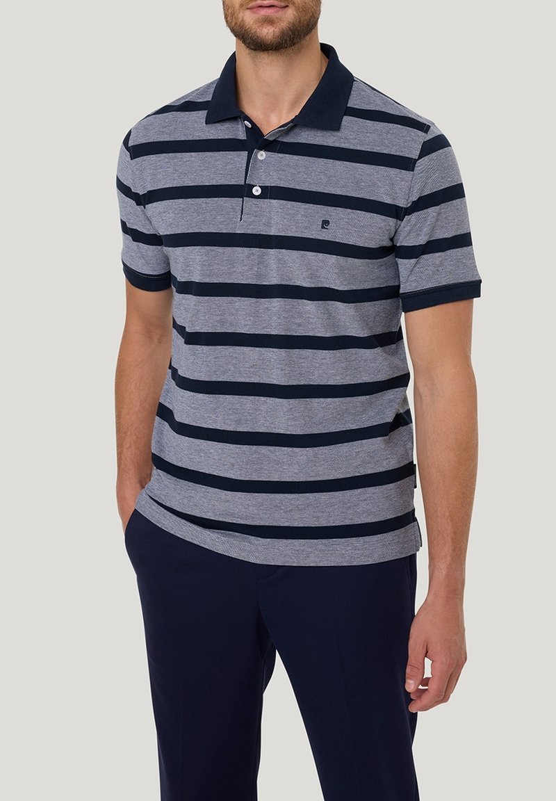 Gestreiftes Poloshirt in Grau und Marineblau, mit einem Kragen und kurzen Ärmeln. Weicher Stoff mit regulärer Passform und kleinem Logodetail auf der Brust.