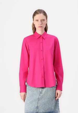 THE ESSENTIAL SHIRT - Button-down blouse - bright pink