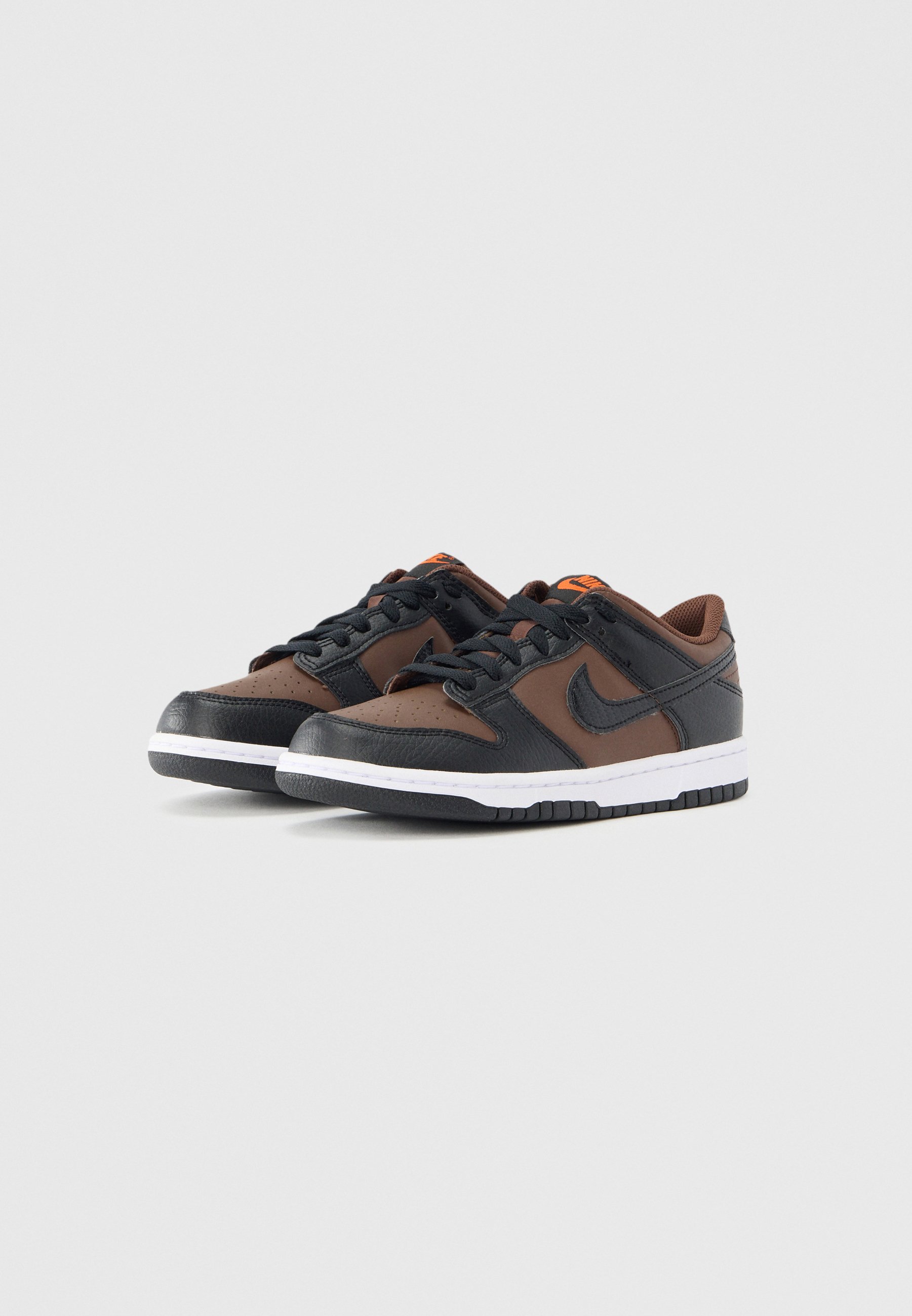 nike dunk low dark chocolate