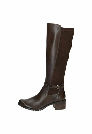 Botte marron montante en cuir lisse et en daim, avec une boucle sur le côté et un talon en bois empilé.