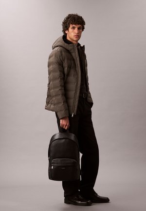 Calvin Klein RAISED ROUND BACKPACK - Matkakott - black