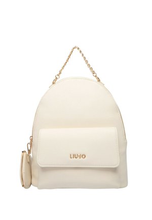 Zaino Liu Jo color crema con tasca frontale a patta, piccola pochette laterale rotonda e manico a catena dorata.