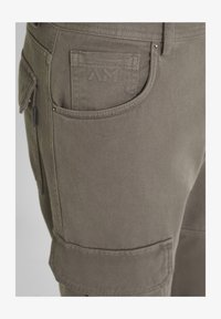 Niet geselecteerd, taupe