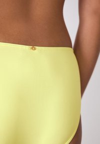 Next 2 PACK - Bikinialaosa - white floral/lime