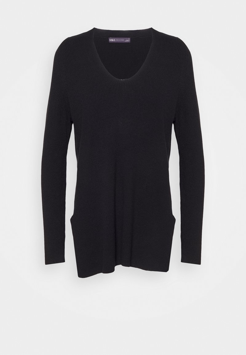 Pull noir à manches longues en maille côtelée avec col en V, ourlet droit et détails subtils aux coutures latérales, présenté sur un fond uni.
